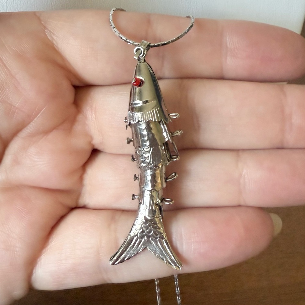 Vintage Silver Tone Articulated Fish Pendant Necklace Pisces 24” Chain